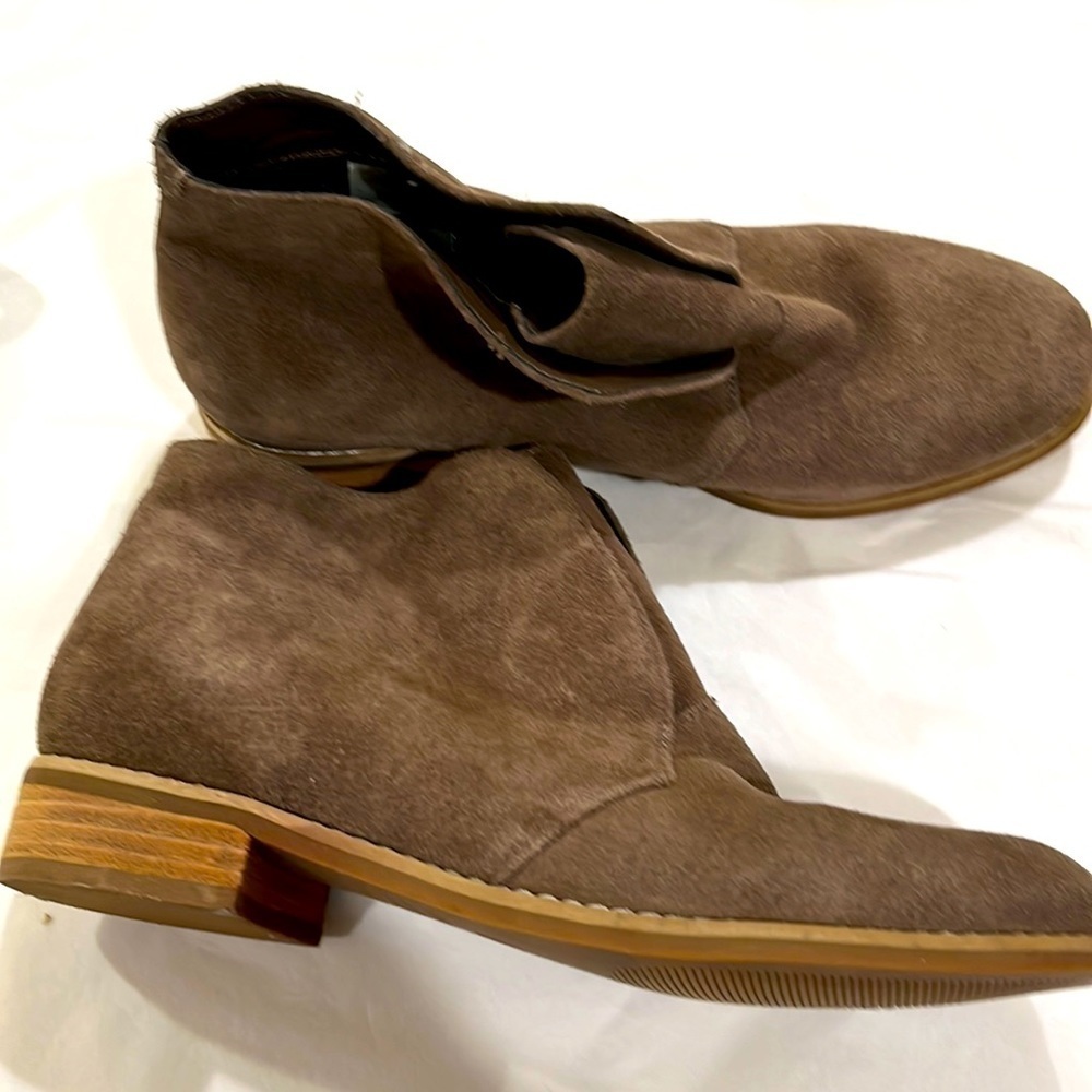 Blondo Darque tan booties waterproof 7M